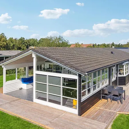 With Hot Tub Xiv 別荘